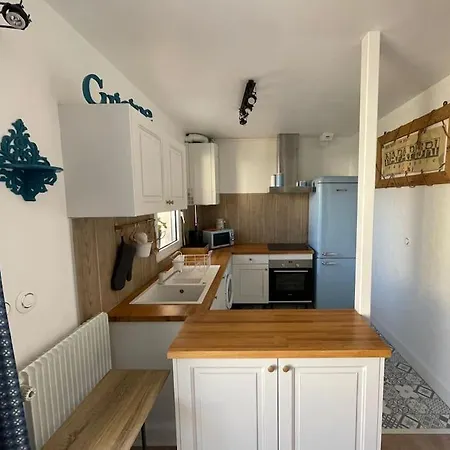 Stade Rochelais Apartment *